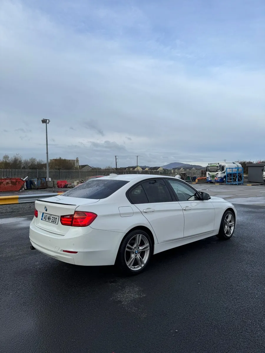 BMW 3-Series 2014 sport, Led Headlights - Image 2