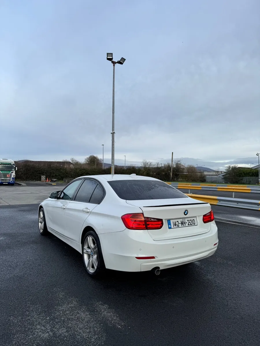 BMW 3-Series 2014 sport, Led Headlights - Image 3