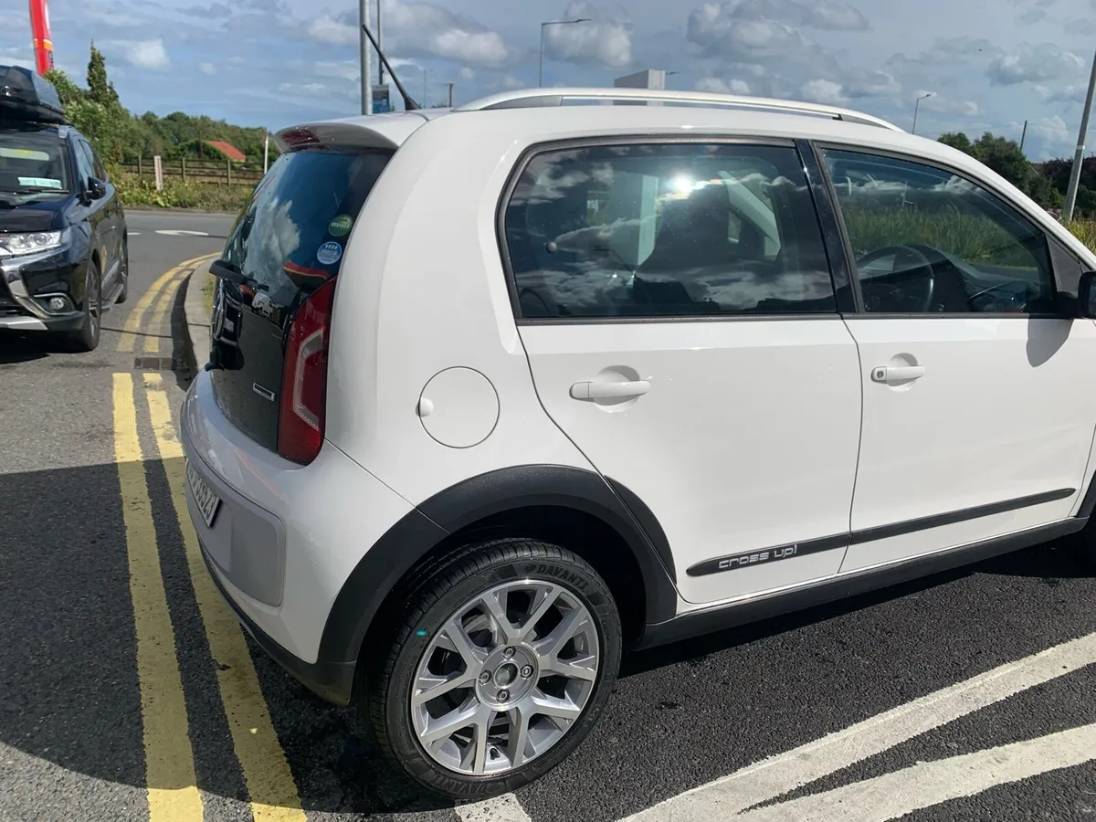 Volswagen Up Hycross - Image 4