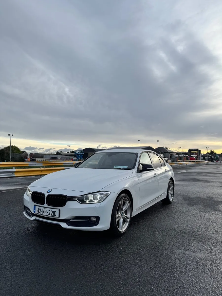 BMW 3-Series 2014 sport, Led Headlights - Image 4