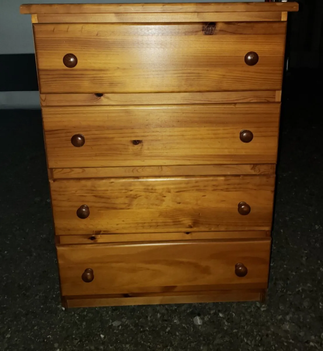 Pine chest of drawers