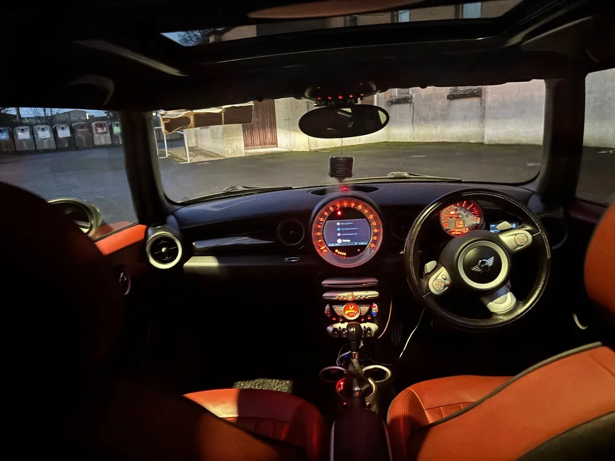 Mini Cooper 2009 - Image 2