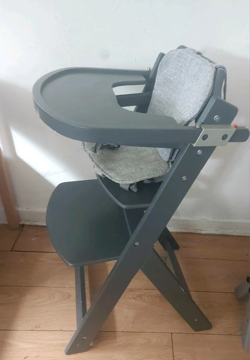 Wooden highchair - Image 1