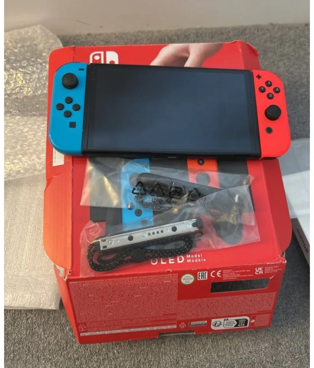 Nintendo Switch  Excellent Condition + FREE Mario - Image 3