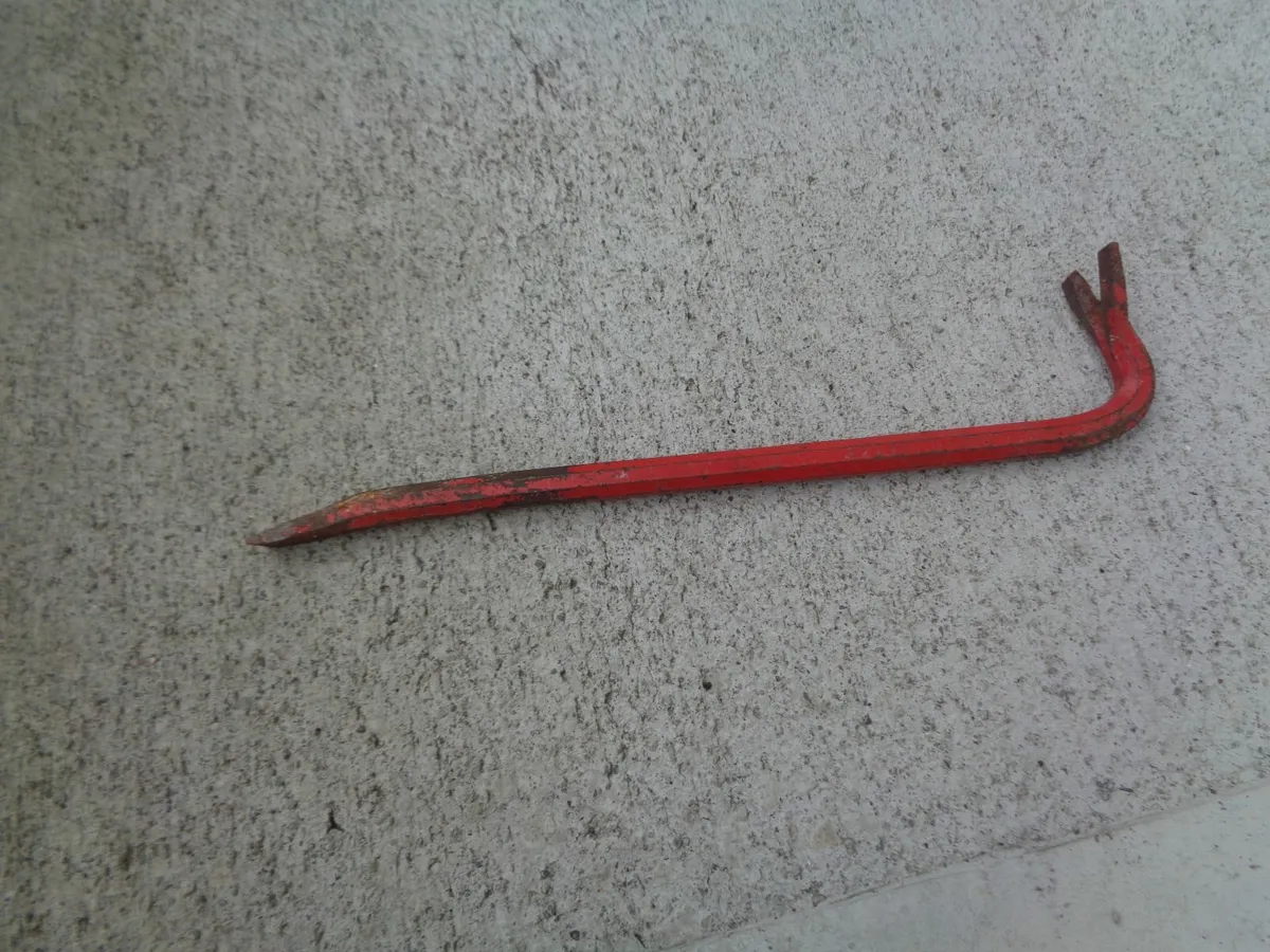 Wrecking Bar/Nail Bar for Sale - Image 1