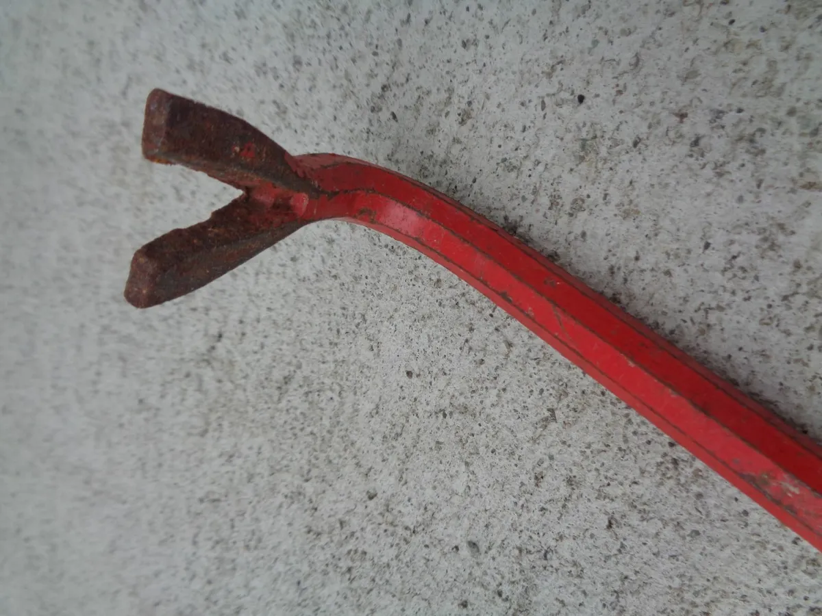 Wrecking Bar/Nail Bar for Sale - Image 3