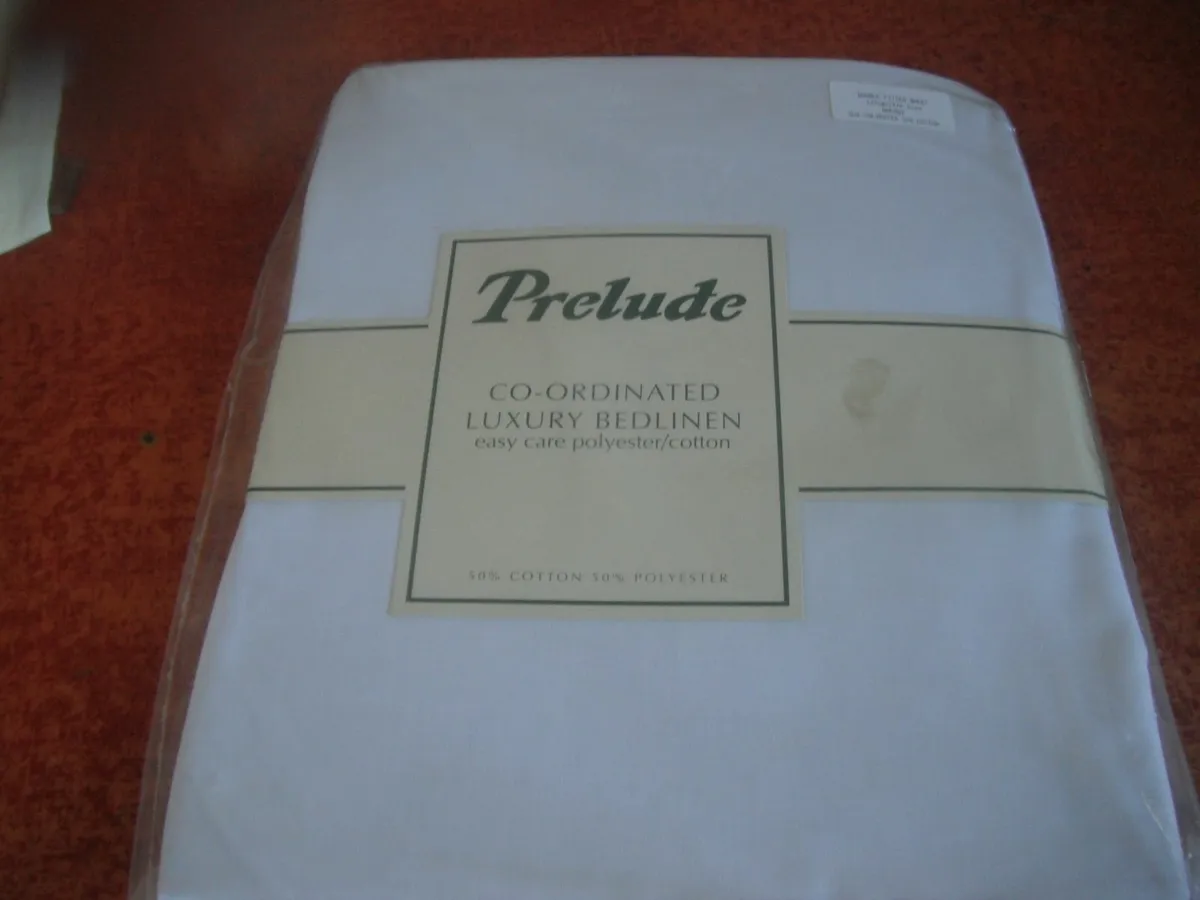 Double Fitted Sheet for Sale - Image 1