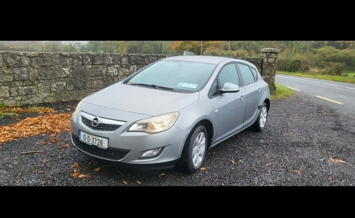 2010 Opel Astra - Image 2