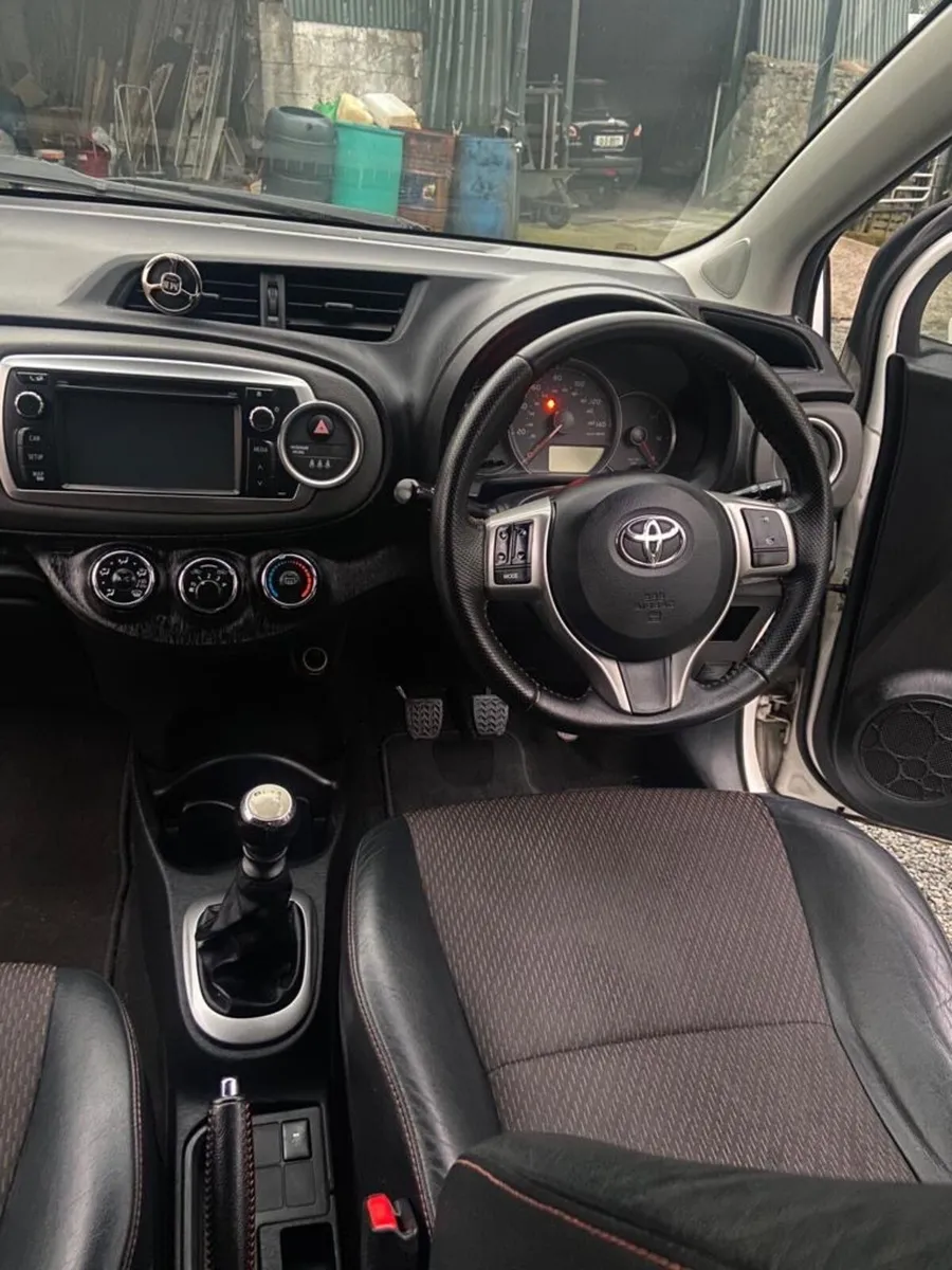 Toyota Yaris 2012 - Image 3