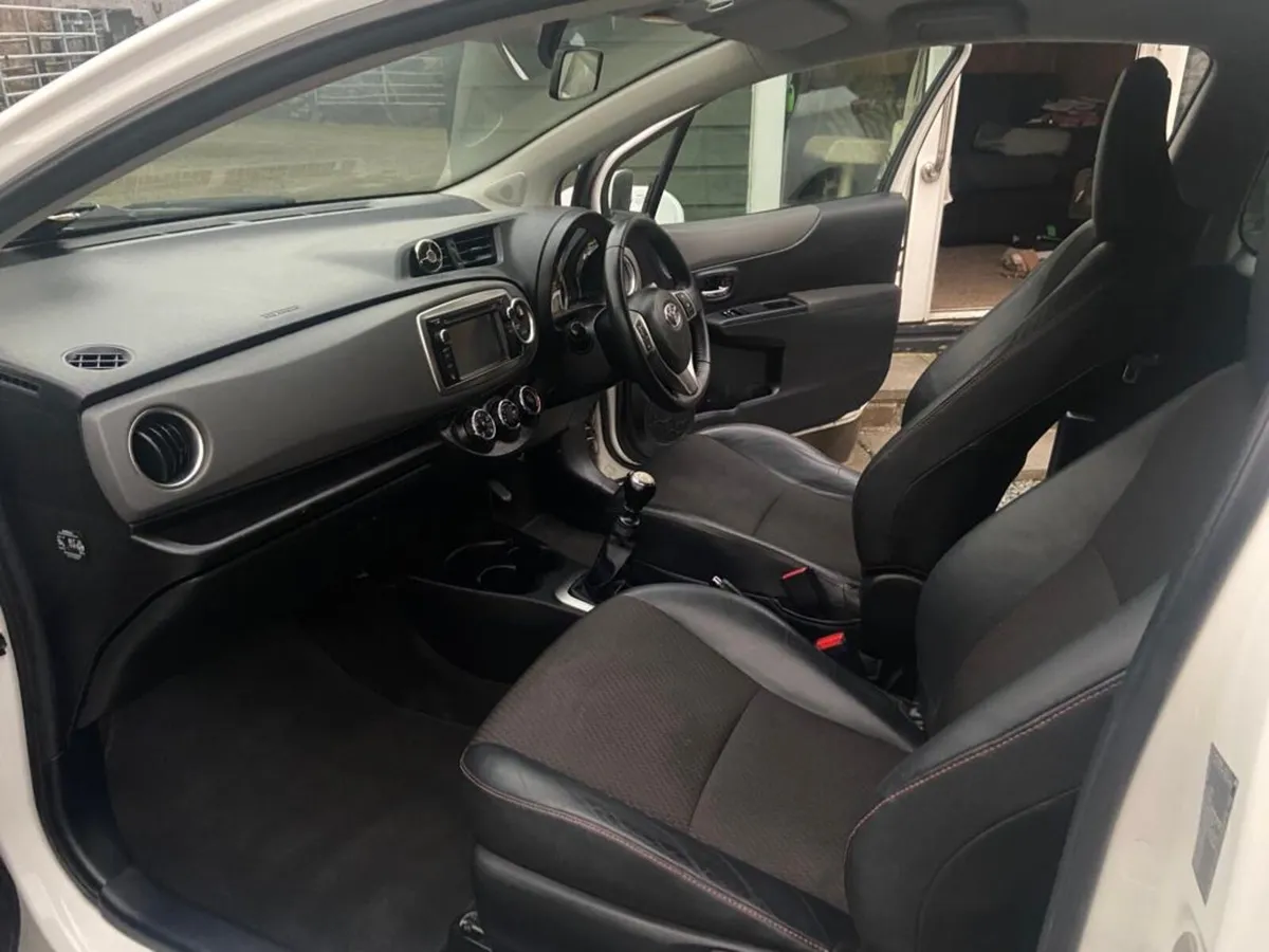 Toyota Yaris 2012 - Image 4