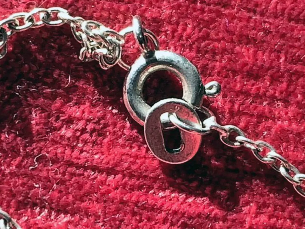 Silver pendant, chain and ear rings - Image 4