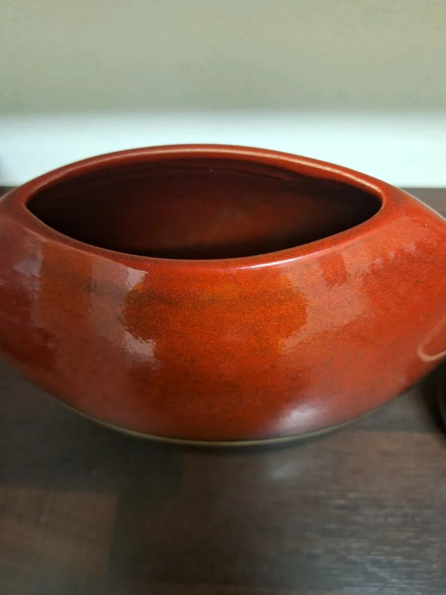 Matching Plate and Vases - Image 3