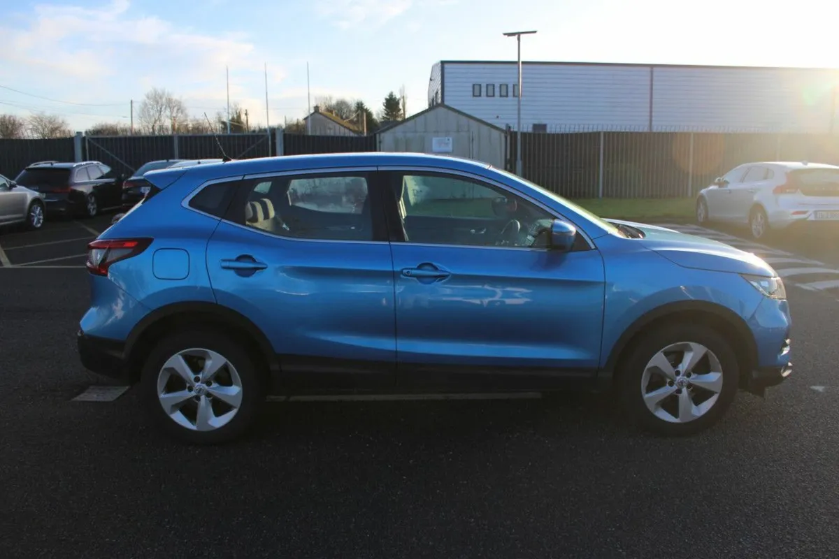 Nissan Qashqai 1.2 1.2 GIG - T Acenta 5dr - Image 3