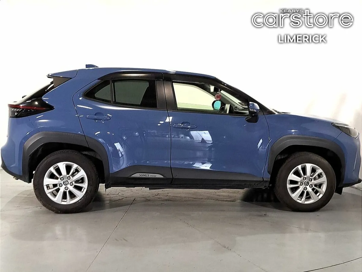 Toyota Yaris Cross 1.5 HYBRID - Image 2