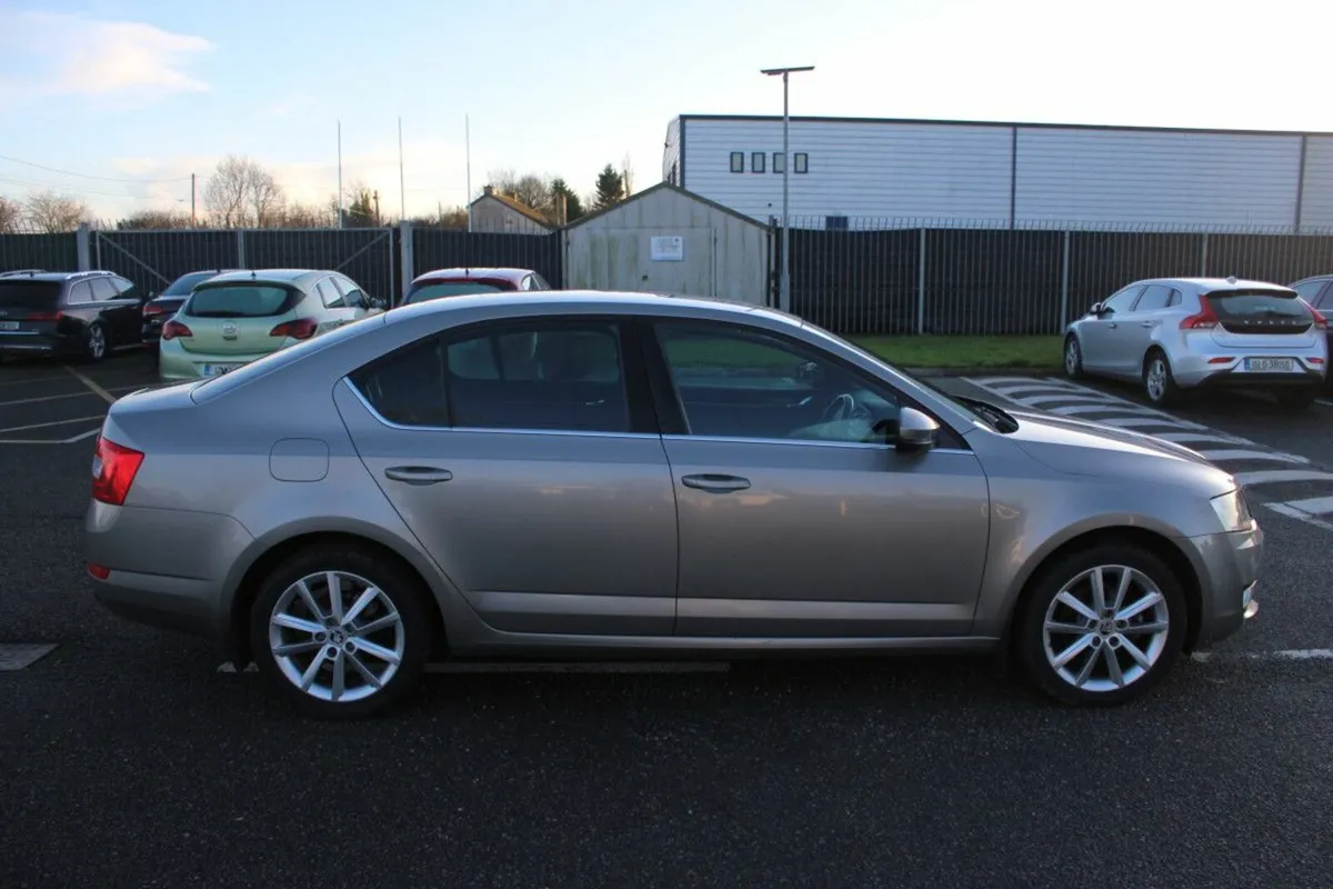 Skoda Octavia 1.6 TDI CR 105BHP DSG 4 Elegance - Image 4