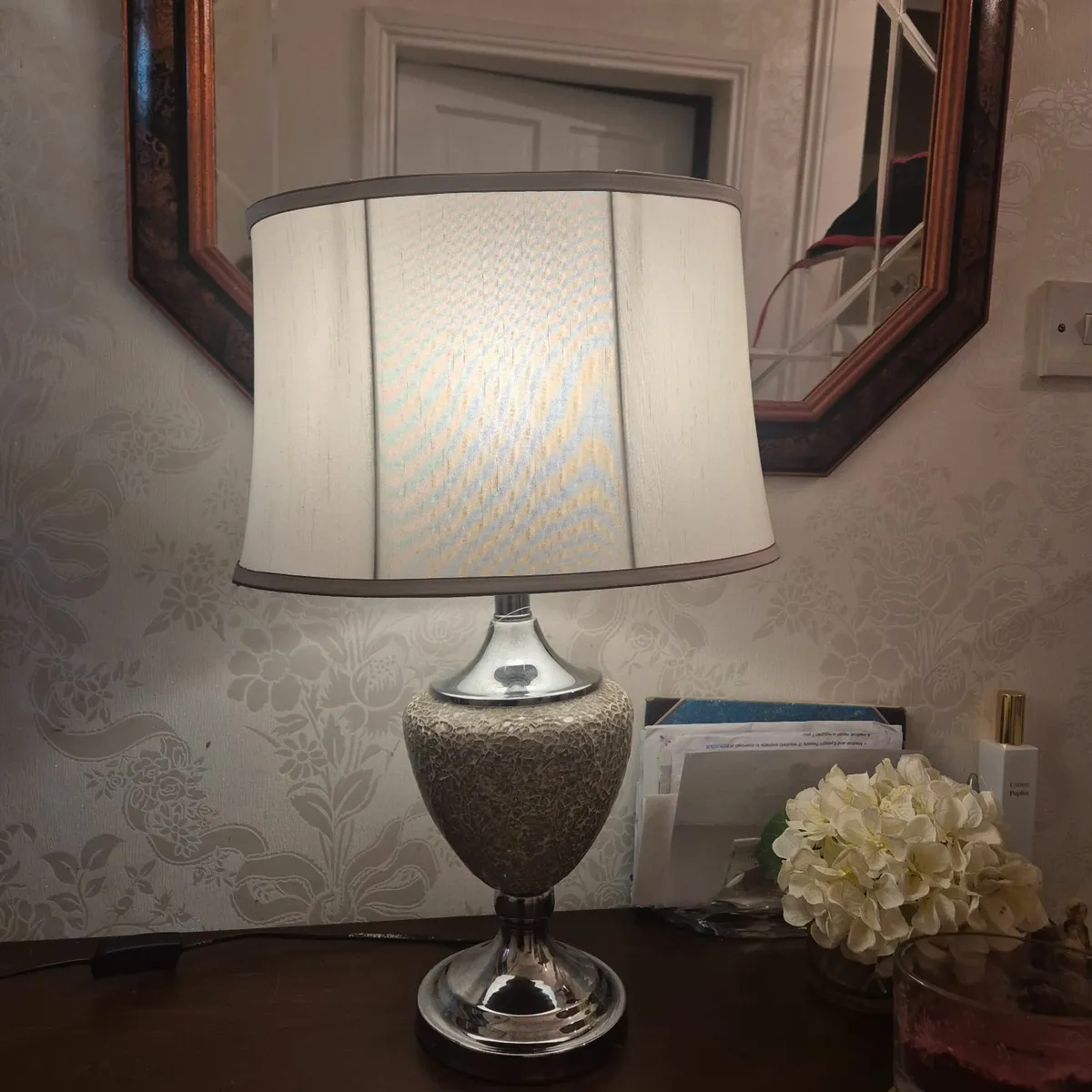 Mosiac white/silver table lamp - Image 1
