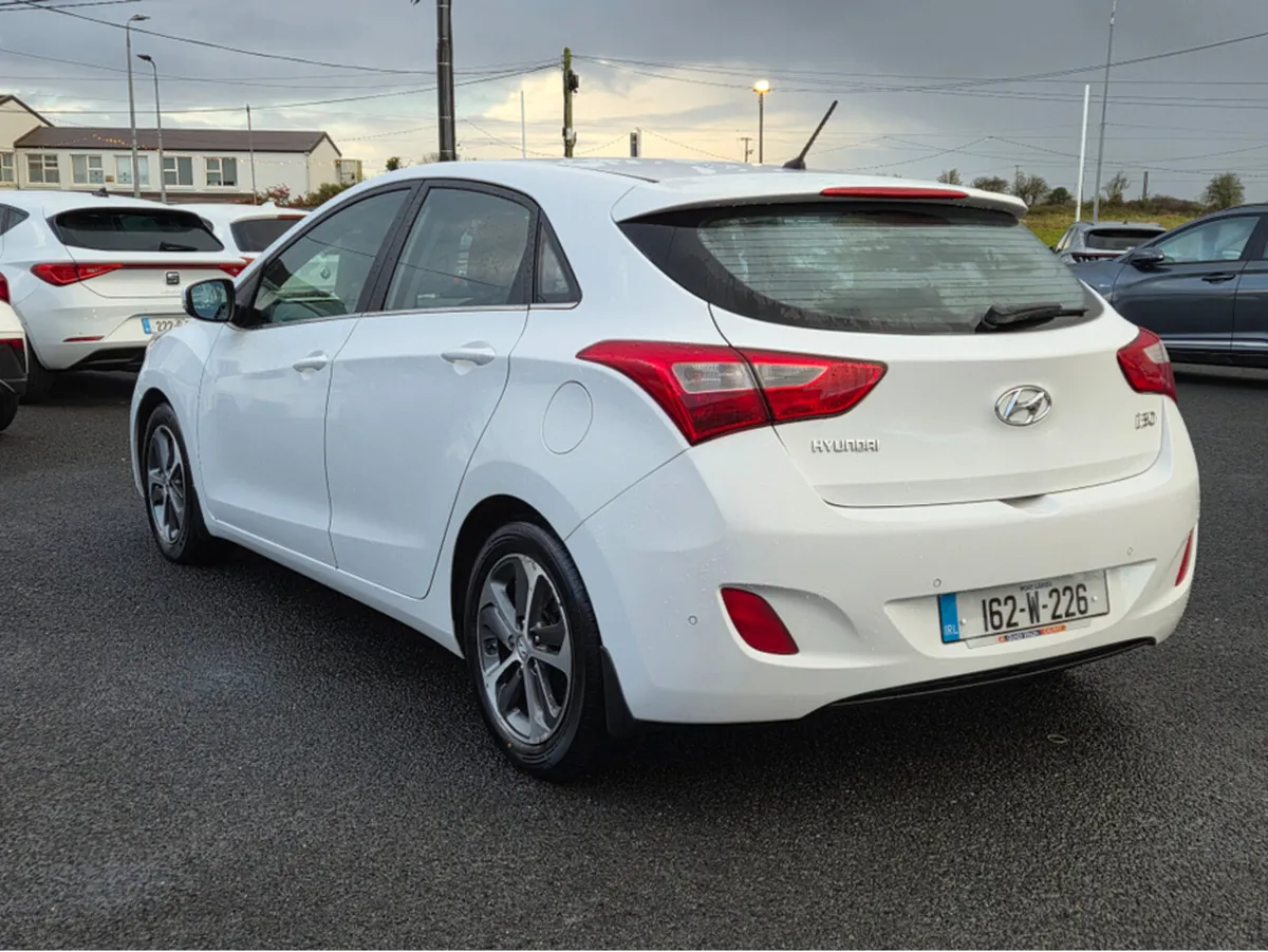 Hyundai i30 DELUXE 4DR 5DR - Image 2