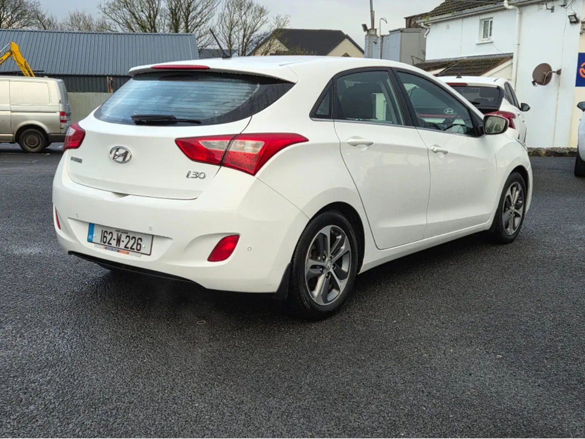 Hyundai i30 DELUXE 4DR 5DR - Image 4