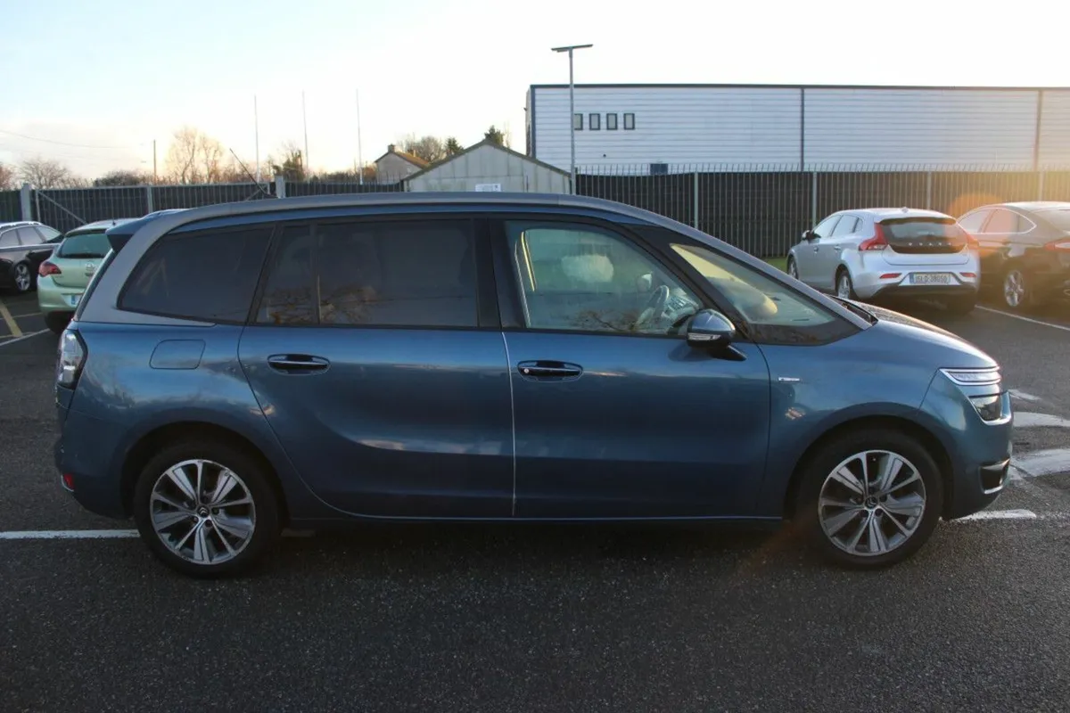 Citroen C4 e-HDi 115 Airdream 6-spd man EXCLUSIVE - Image 3