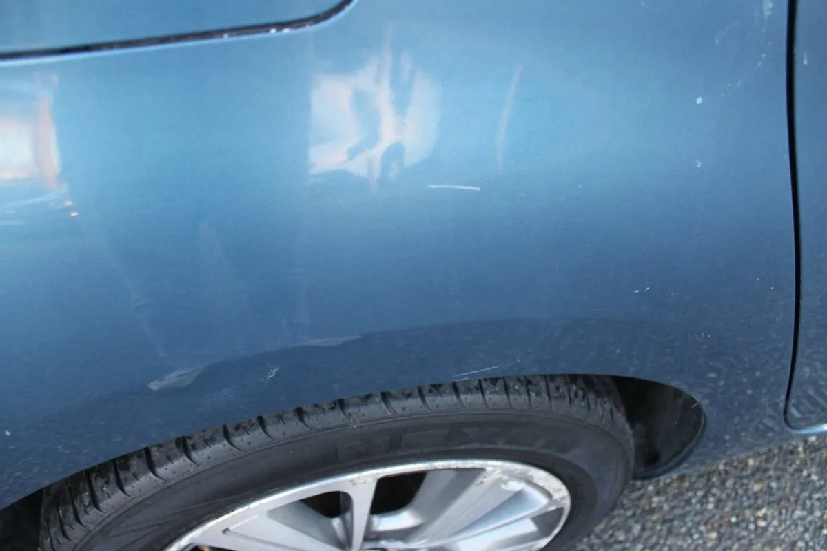 Citroen C4 e-HDi 115 Airdream 6-spd man EXCLUSIVE - Image 4