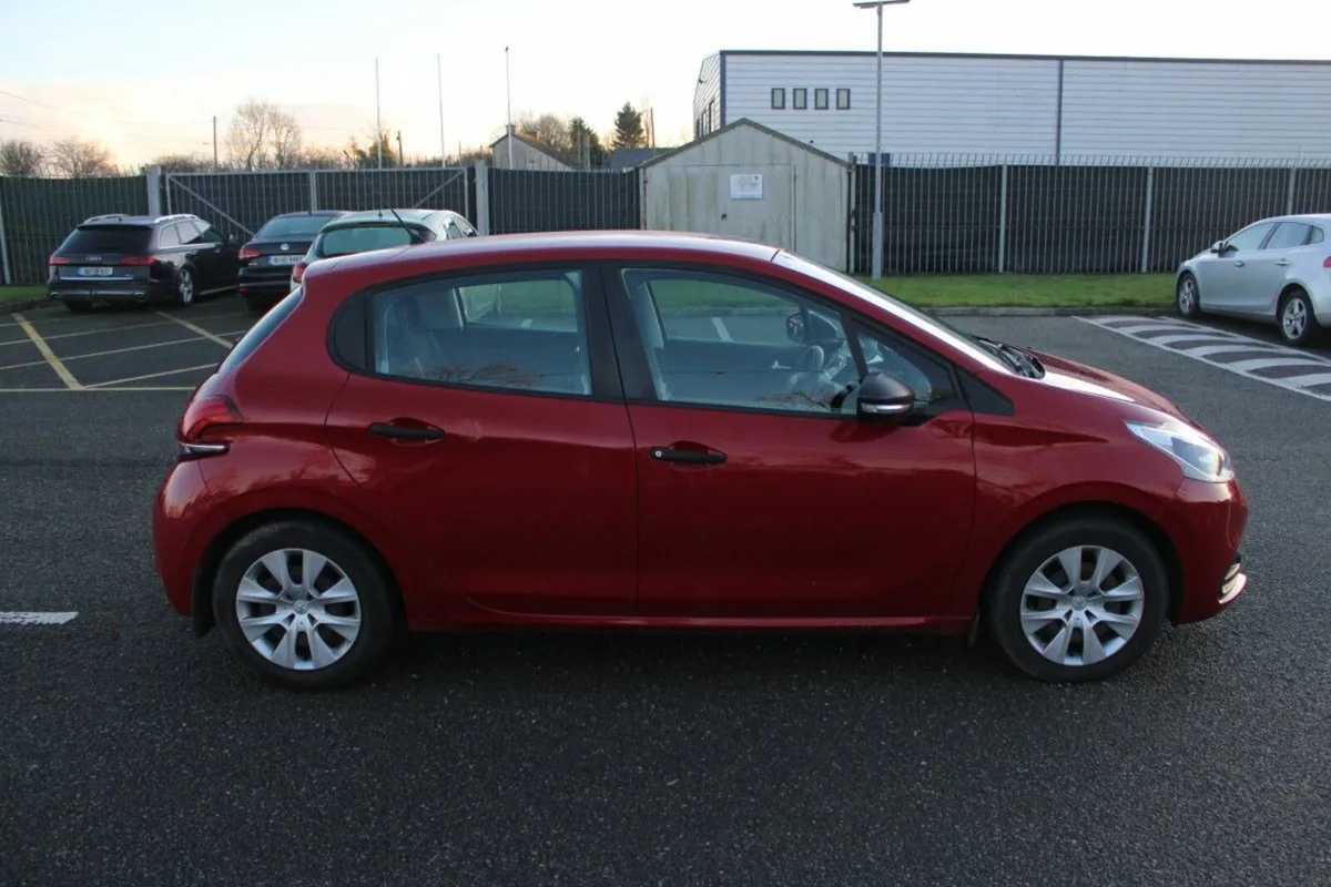 Peugeot 208 1.2 PureTech 68bhp Access 3 dr - Image 3