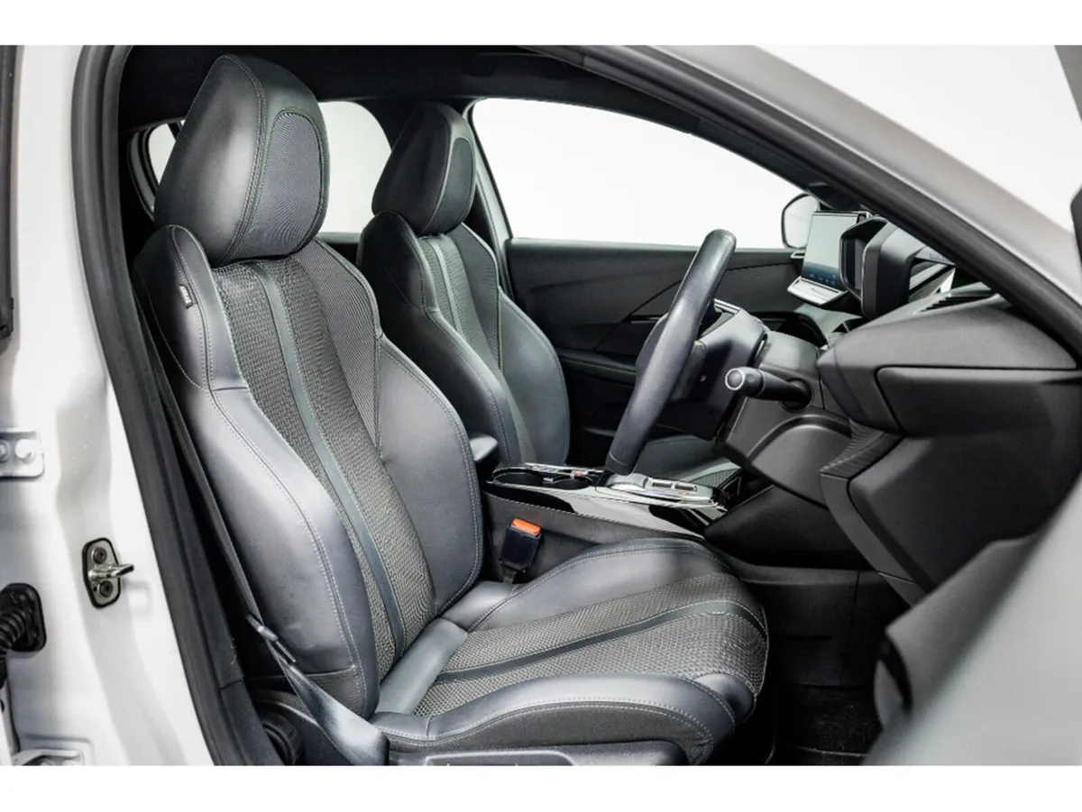 Peugeot 208 E-GT 50kWh Auto 136BHP - Image 3