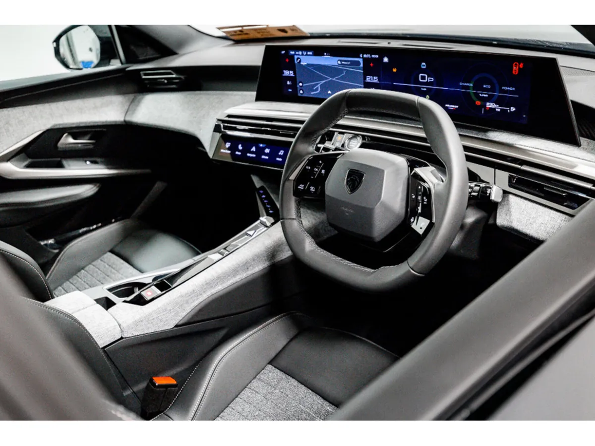 Peugeot 3008 Allure Hybrid Auto 145HP - includes P - Image 2