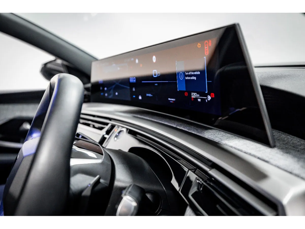 Peugeot 3008 Allure Hybrid Auto 145HP - includes P - Image 3