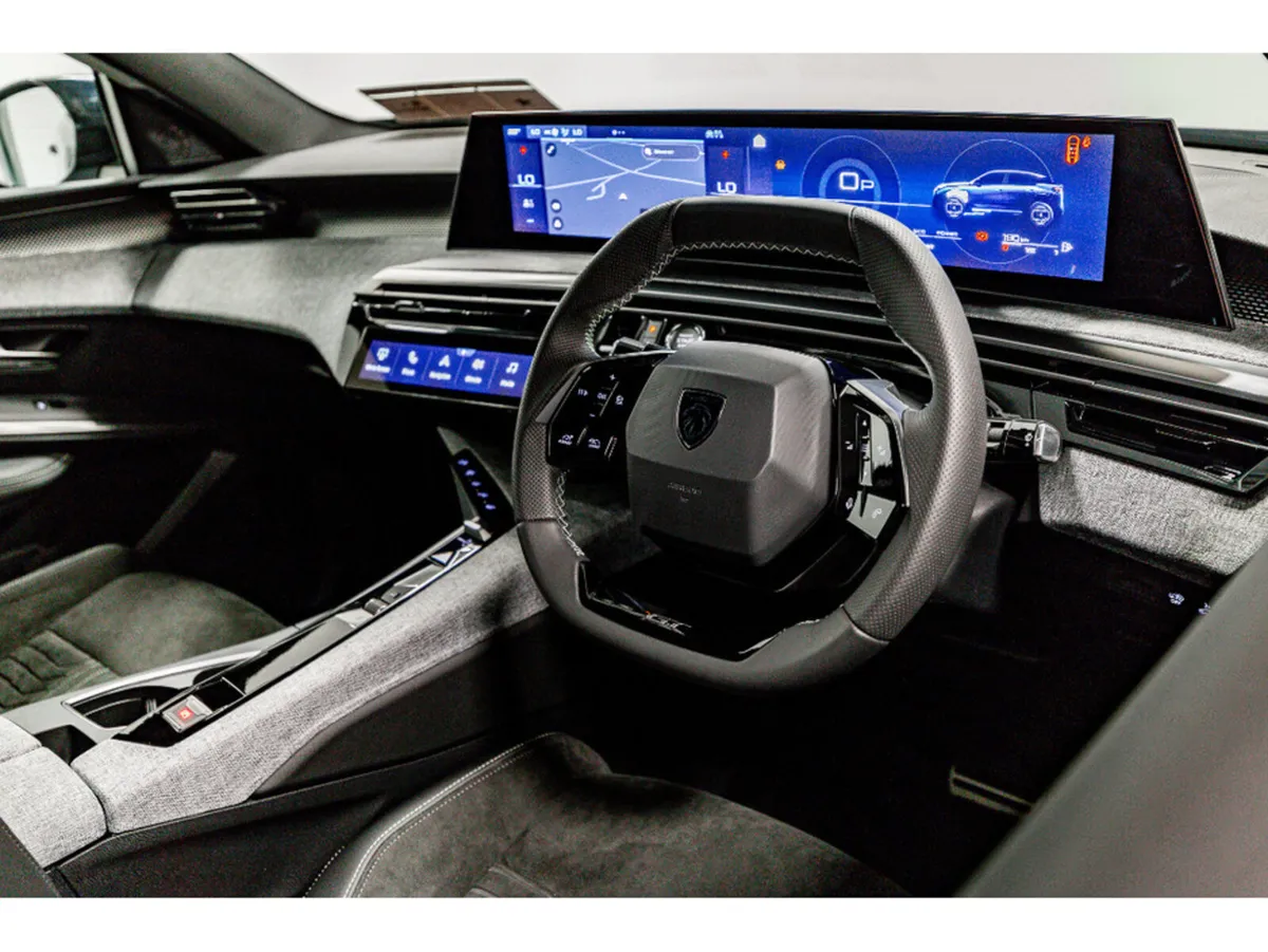 Peugeot 3008 GT HYBRID Auto 145HP - Image 2