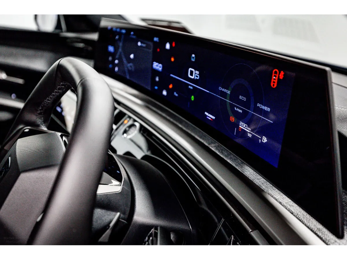 Peugeot 3008 GT HYBRID Auto 145HP - Image 3