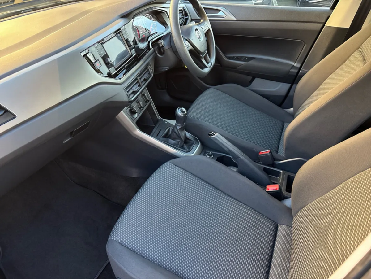 Volkswagen Polo TRENDLINE 1.0 MANUAL 5SPEED 75HP 5 - Image 3