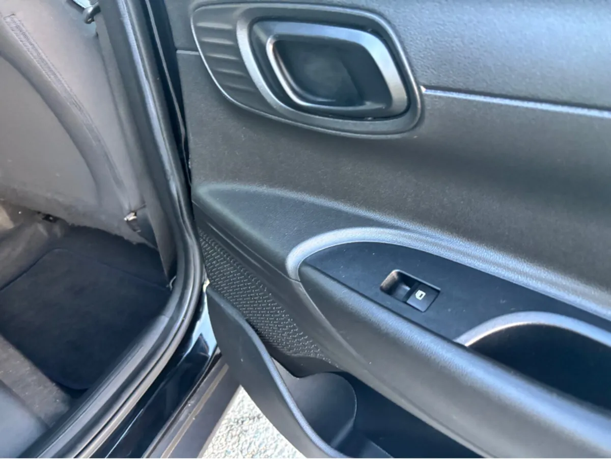 Hyundai Bayon EXECUTIVE 5DR - Image 2