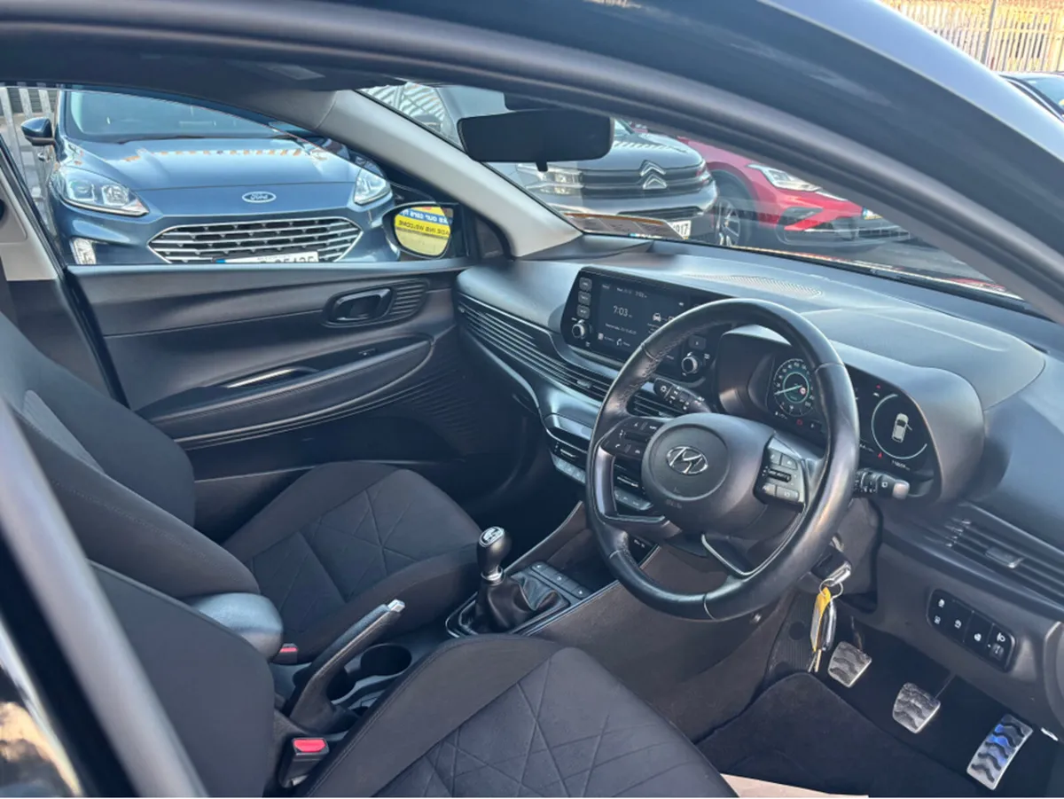 Hyundai Bayon EXECUTIVE 5DR - Image 3