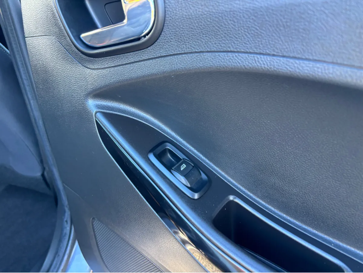 Ford KA+ KA ZETEC 1.2 85PS 5SPEED 4DR - Image 3