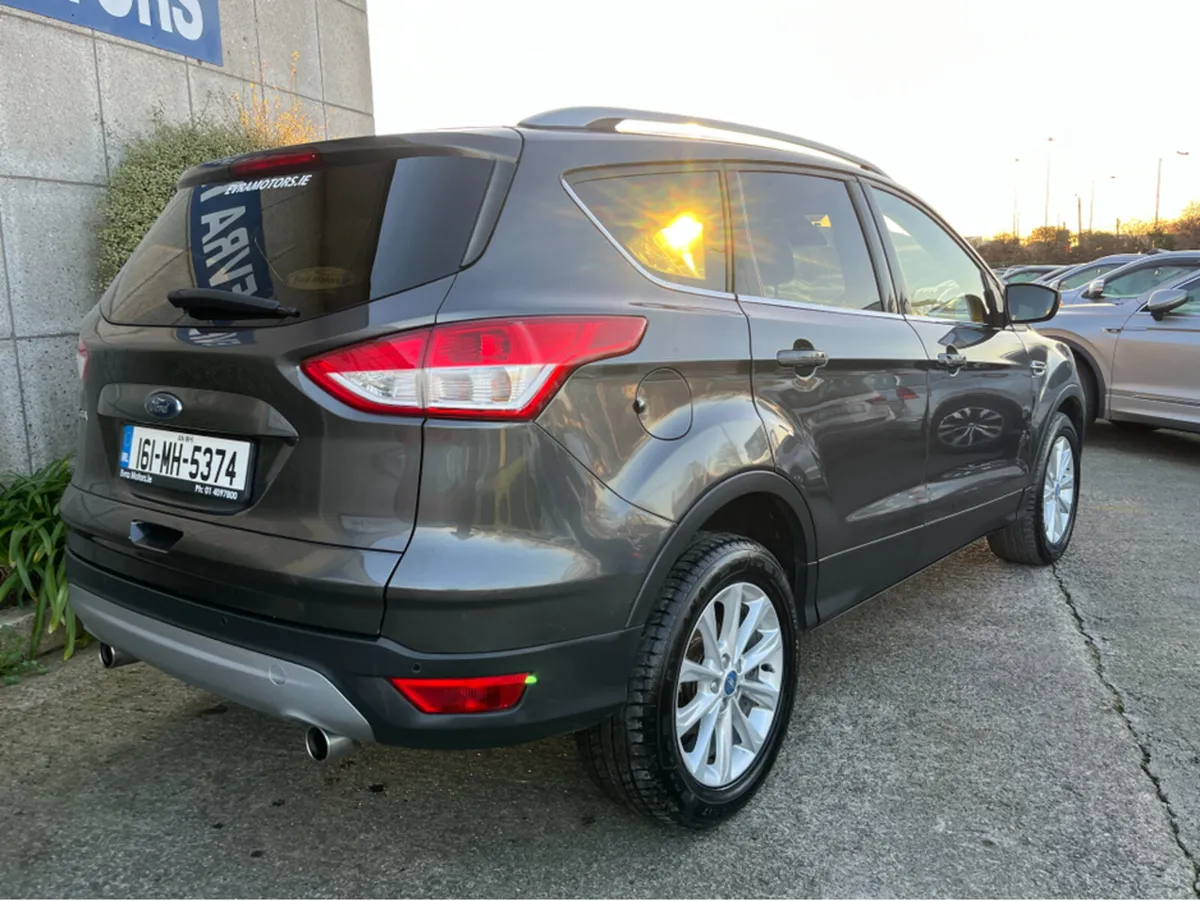 Ford Kuga TITANIUM 150 2.0 DIESEL - Image 4