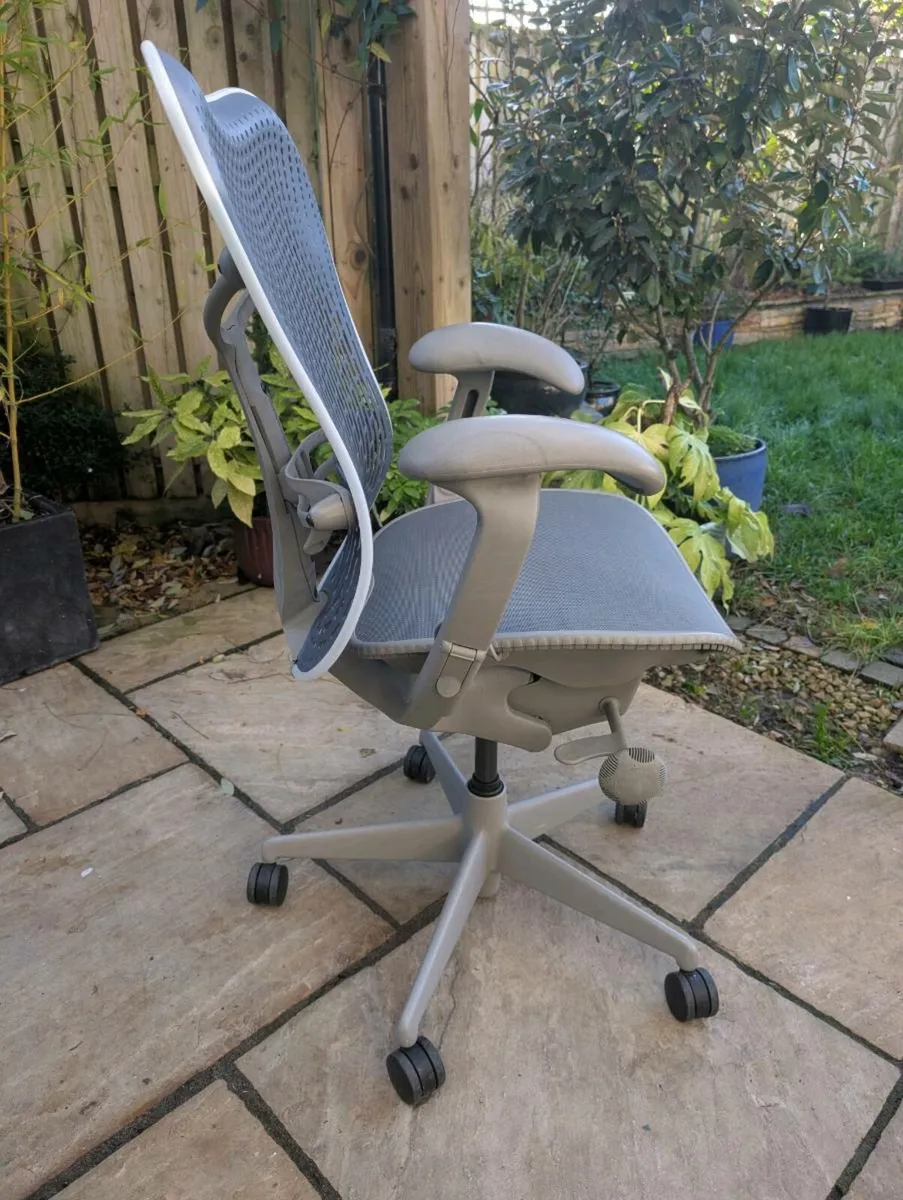 Ergonomic office chair - Image 2