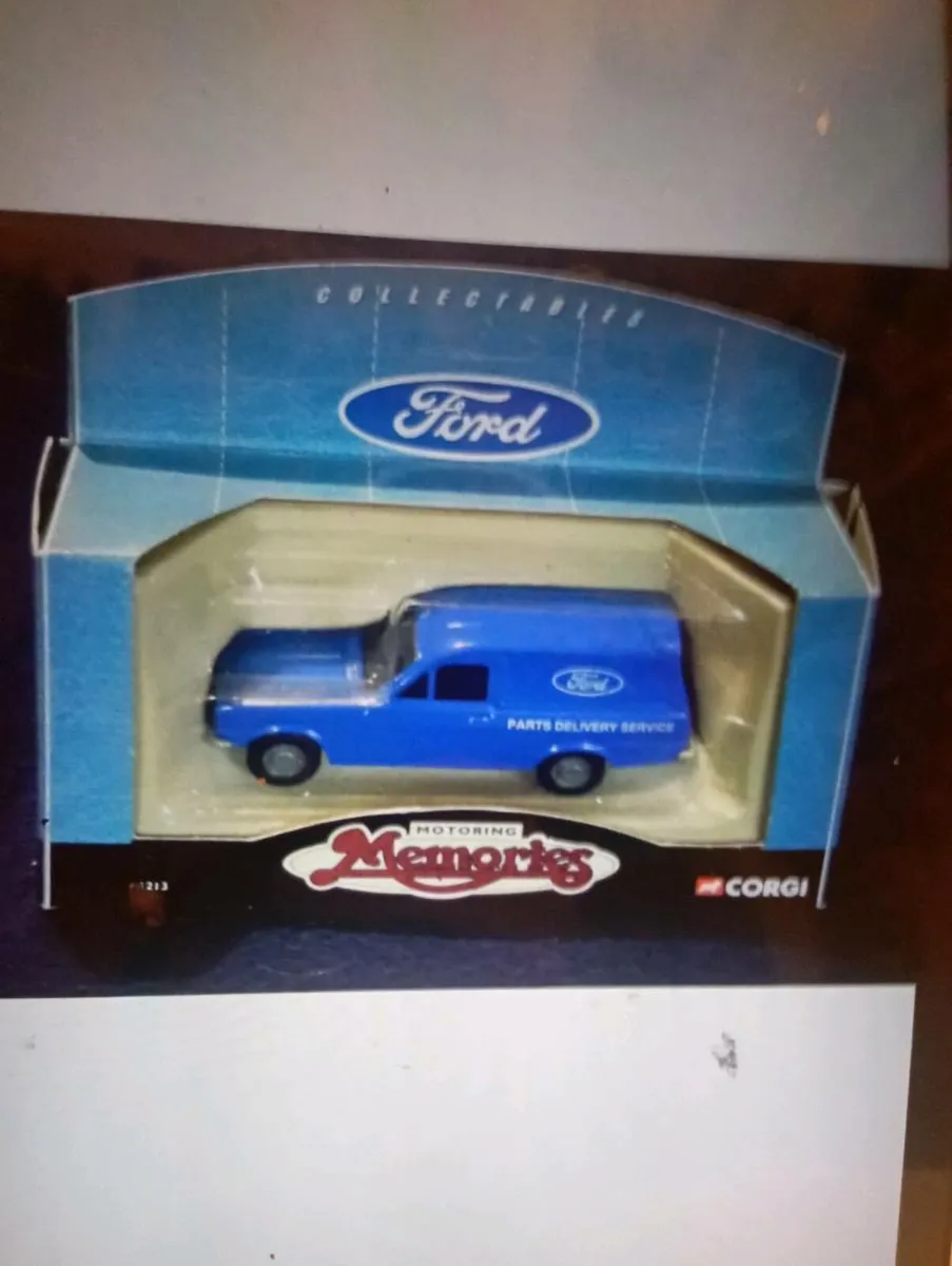 DIE - CAST CORGI MOTORING MEMORIES FORD ESCORT VAN - Image 1