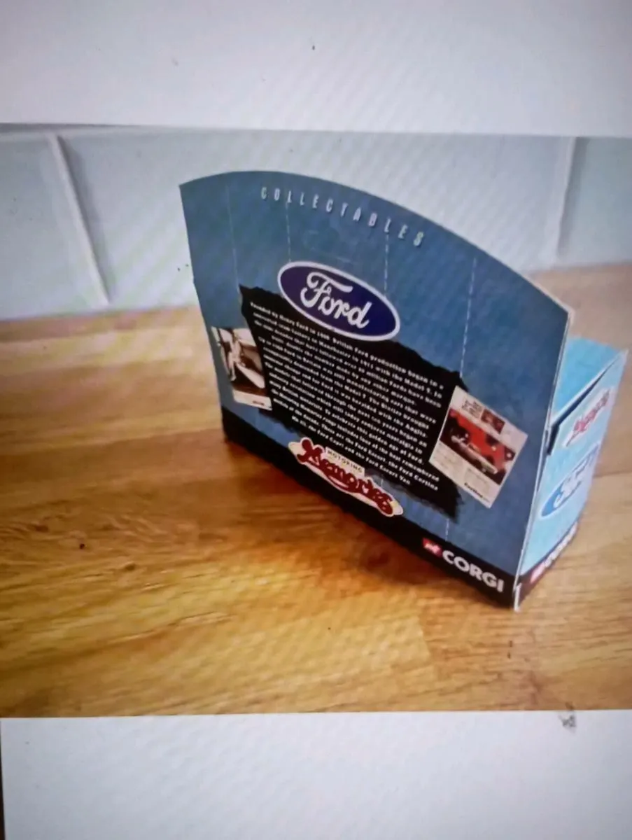 DIE - CAST CORGI MOTORING MEMORIES FORD ESCORT VAN - Image 4