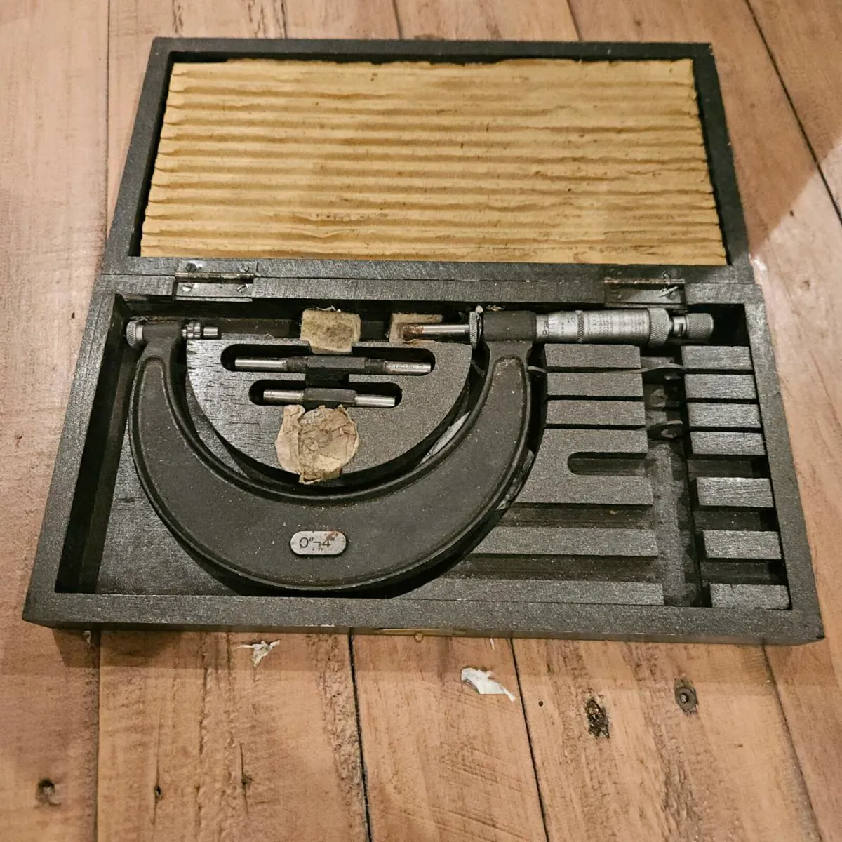 A vintage moore &wright micrometer - Image 3