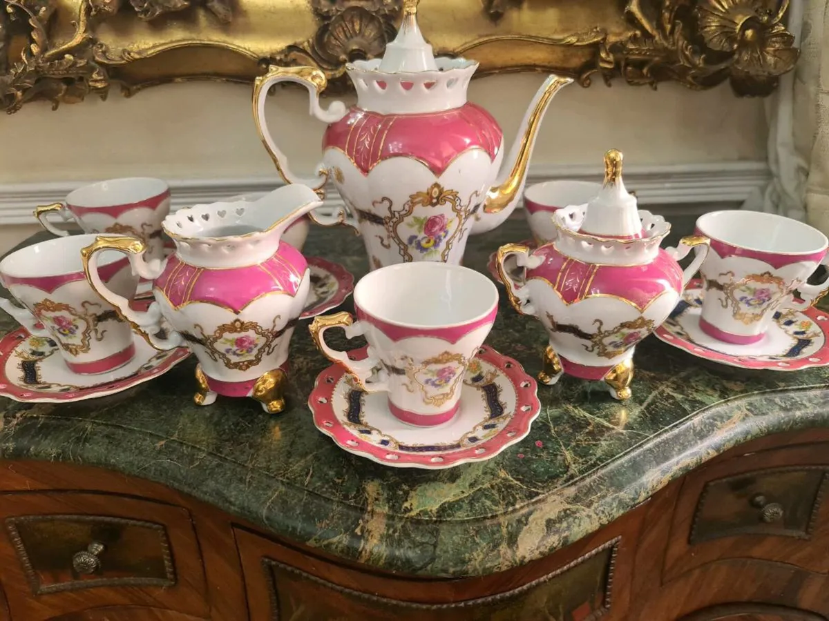 Vintage teaset with teapot POSTAGE AVAILABLE - Image 1