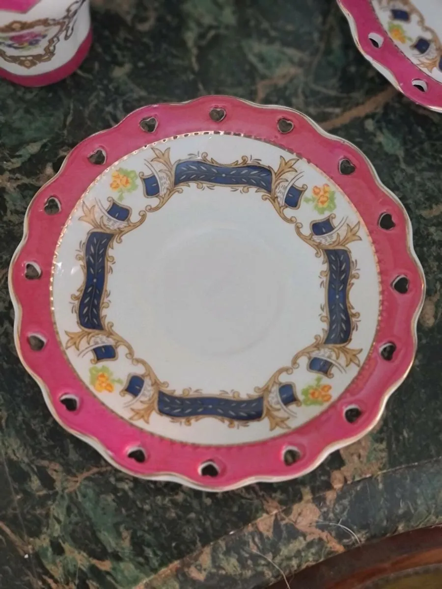 Vintage teaset with teapot POSTAGE AVAILABLE - Image 4