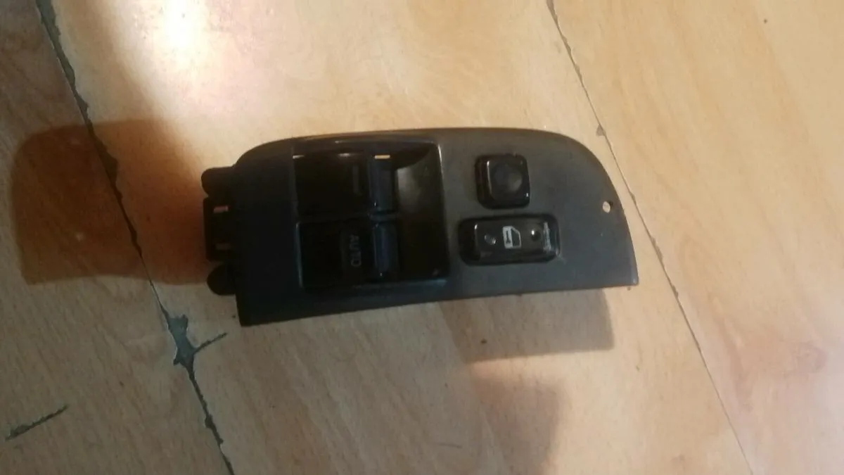 Toyota Corolla 97-02 Drivers Master Window Switch - Image 2