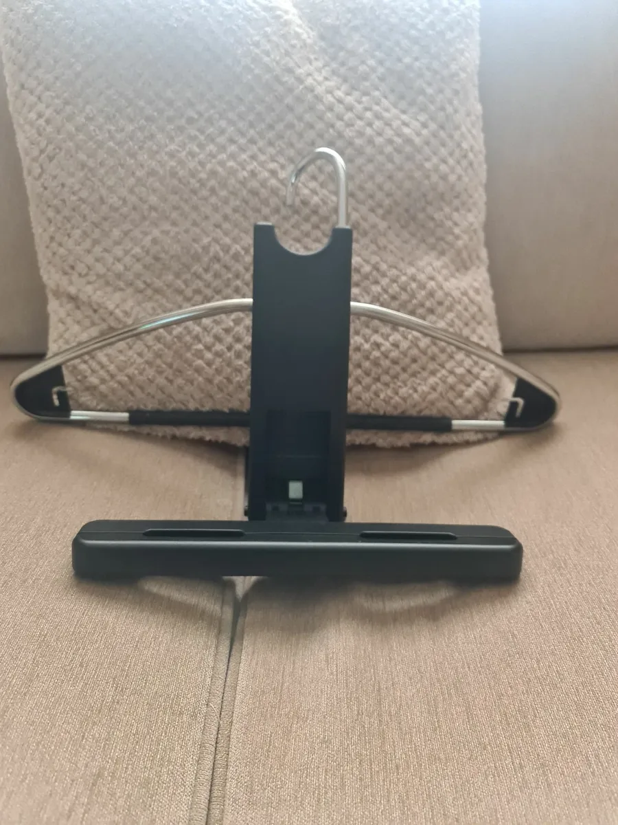 Brand New Genuine Hyundai Hanger - Image 2