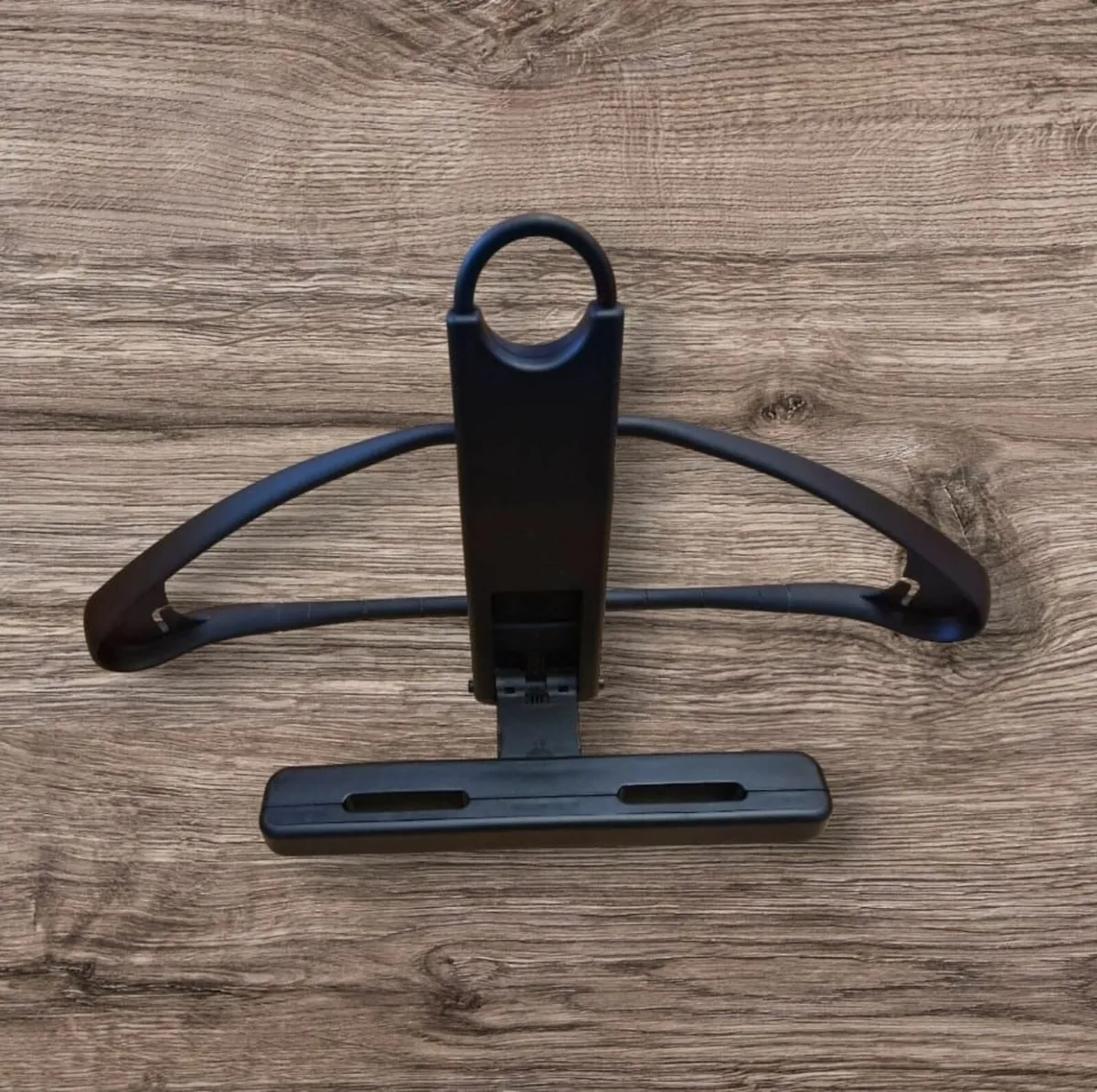 Brand New Genuine Renault Hanger - Image 1