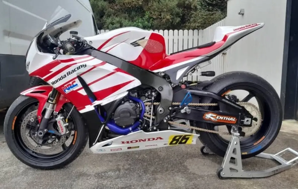 Honda Fireblade Race Bike - Image 1