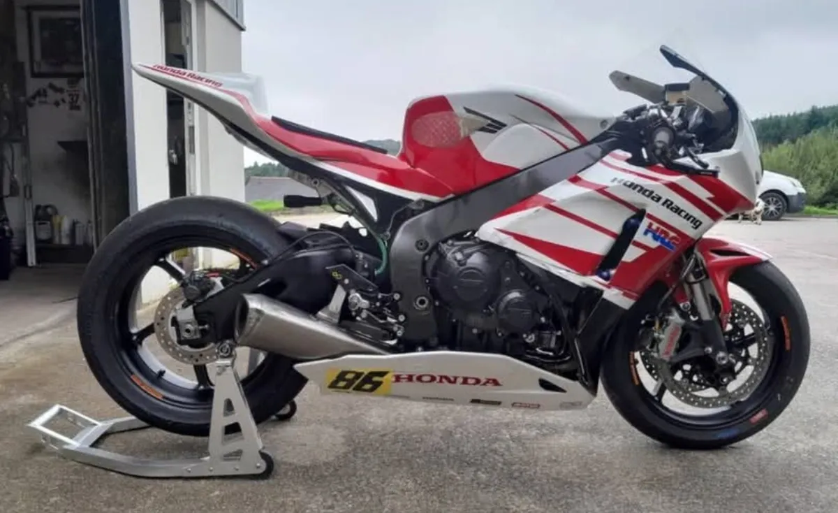 Honda Fireblade Race Bike - Image 2