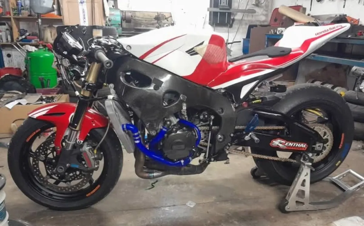 Honda Fireblade Race Bike - Image 3