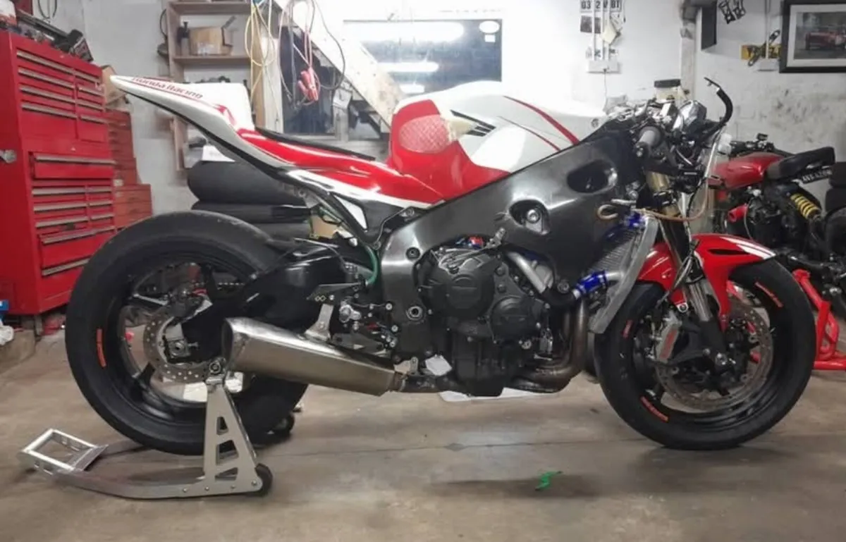 Honda Fireblade Race Bike - Image 4