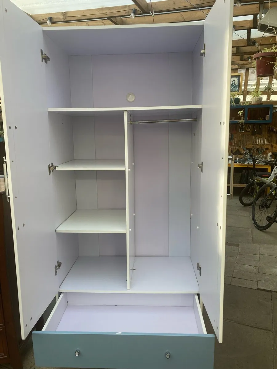 Bedroom wardrobe (bargain) - Image 3