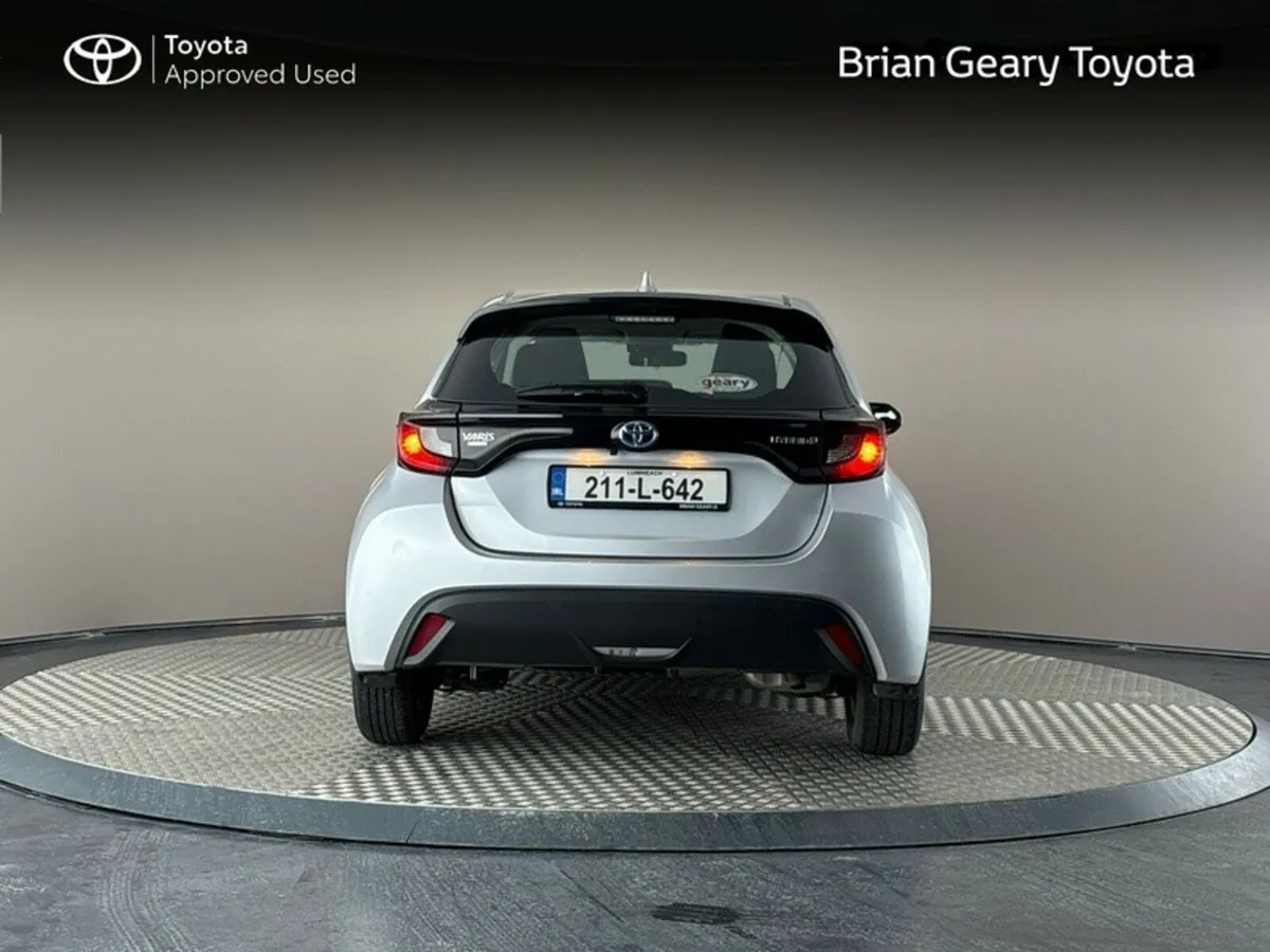 Toyota Yaris HYBRID LUNA - Image 4